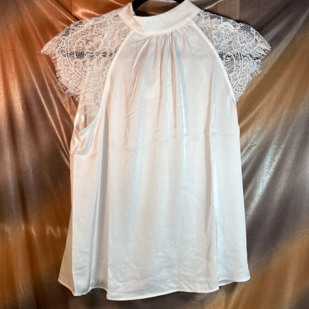 Nwt gorgeous white romantic blouse with lace cap sleeves S‎ 38” chest  159